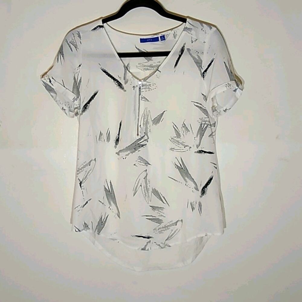 Apt 9 Sail boat short sleeve blouse. Size XS